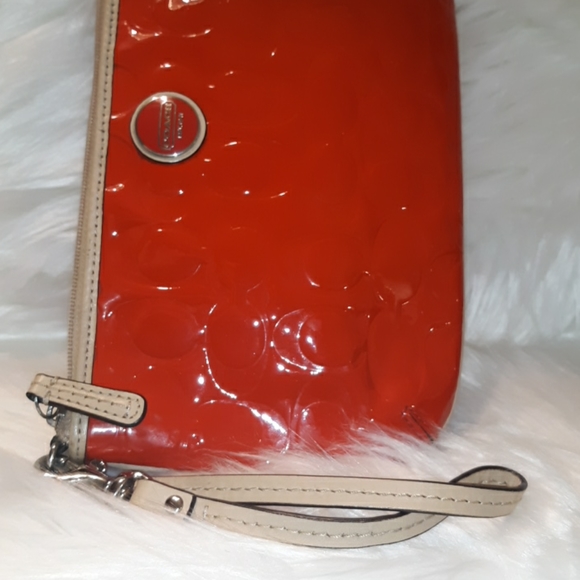 L@@K- Rare~COACH "Peyton" Large Striking Red Signature Embossed Leather Wristlet - Picture 13 of 16